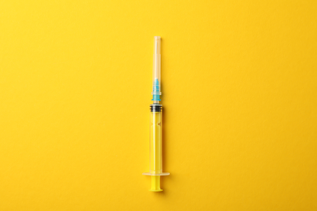 Sterile medical syringe symbolizing PRP orthopedic treatment and injection therapy for joint recovery in Houston.
