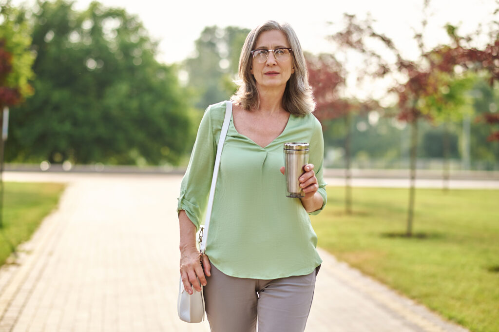 Knee Gives Out When Walking: Causes, Symptoms, and When to Be Evaluated